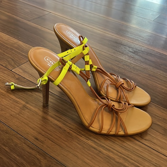 Super cute coach high heel shoes - Picture 2 of 3